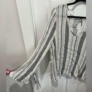 Bell sleeve linen top